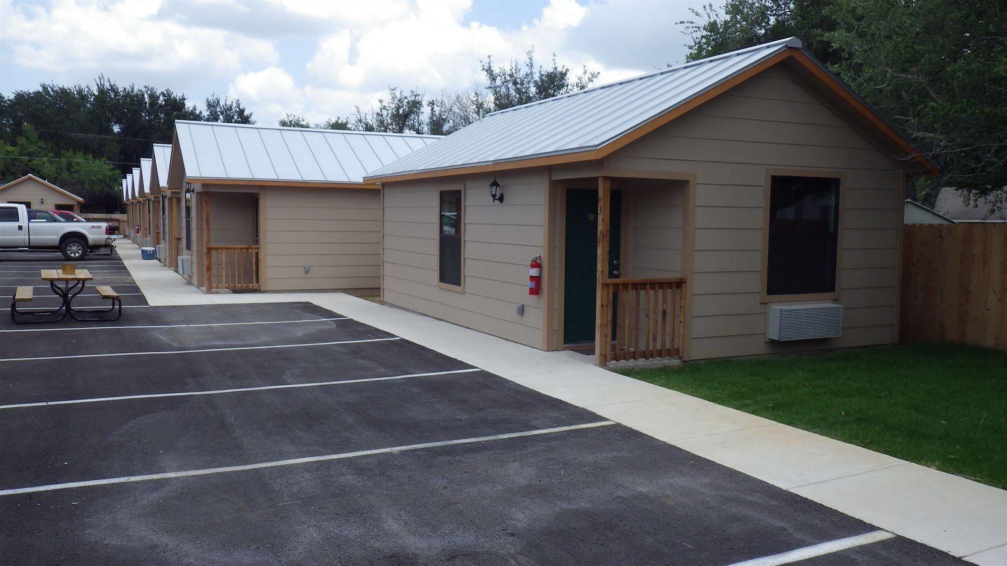 Brush Country Lodge Pleasanton Exterior photo