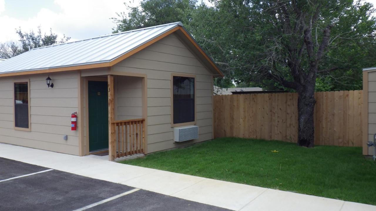 Brush Country Lodge Pleasanton Exterior photo